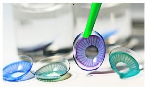 العدسات اللاصقة الملونة